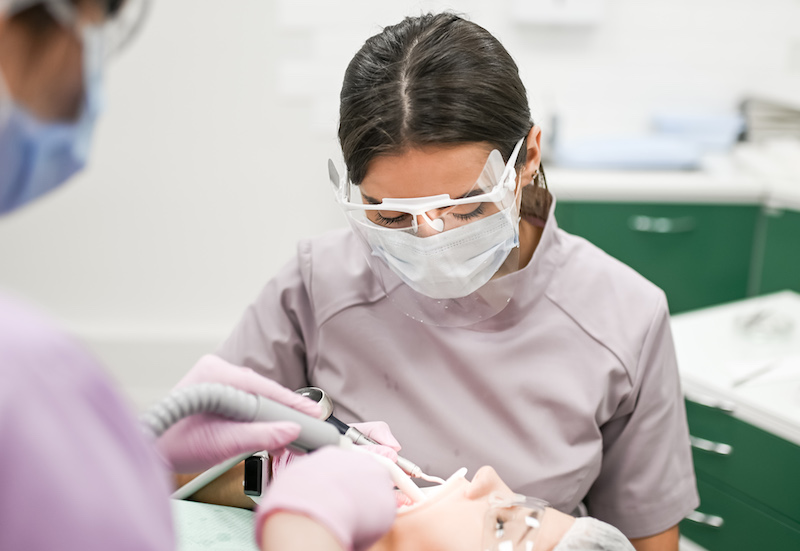 Профессиональная чистка зубов